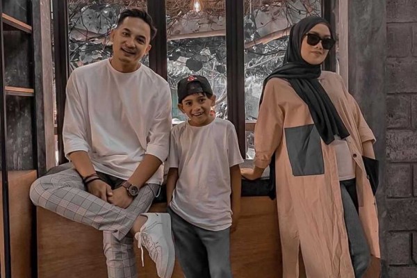 Jadi Suami Jahat, 10 Potret Mesra Aktor Suara Hati Istri dan Pasangan