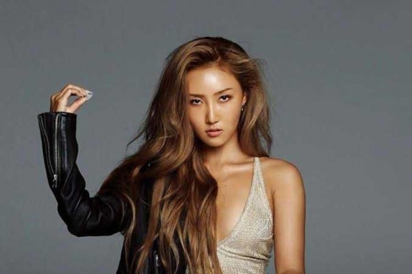 9 Potret Hwasa MAMAMOO dengan Tatapan Tajamnya, Bikin Sulit Berpaling!