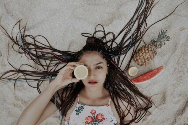Memesona! 9 Potret Siti Badriah dengan Style Rambut Cornrows