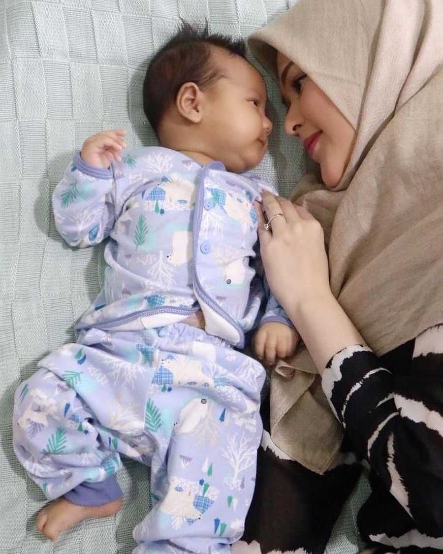 9 Potret Bahagia Cut Meyriska Bersama Baby Shaquille, Mama Muda Idaman