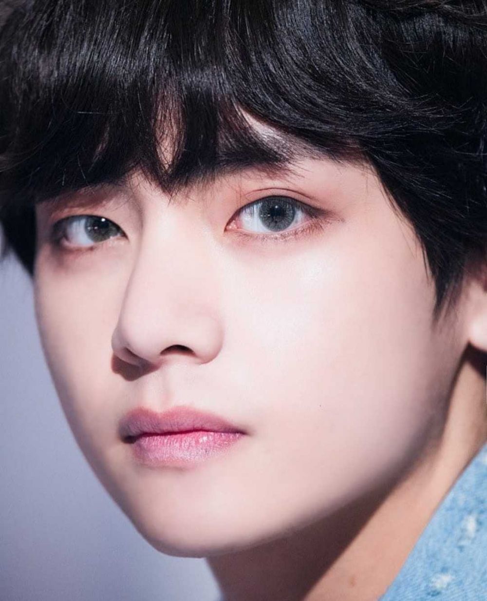 9 Potret Close Up V BTS yang Jadi Bukti Pesonanya!