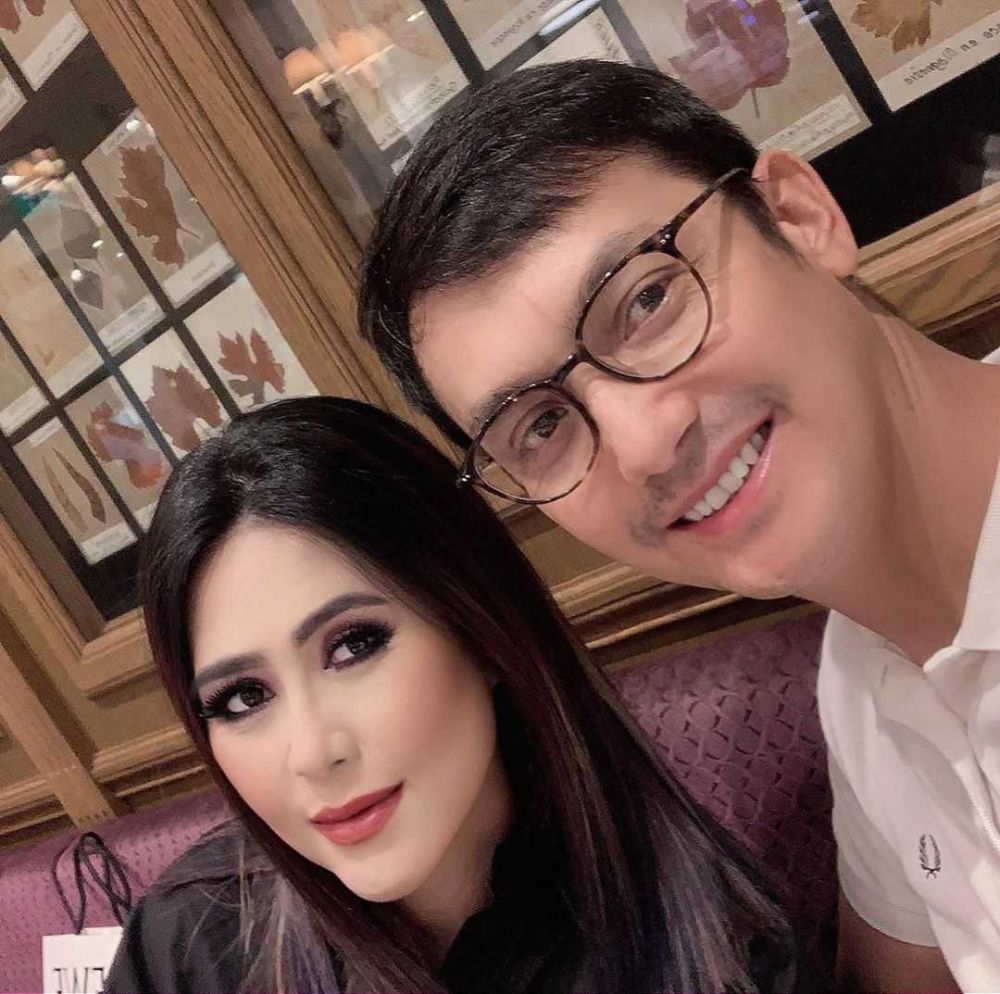 Bikin Baper! 10 Potret Mesra Gunawan dan Istri 17 Tahun Menikah