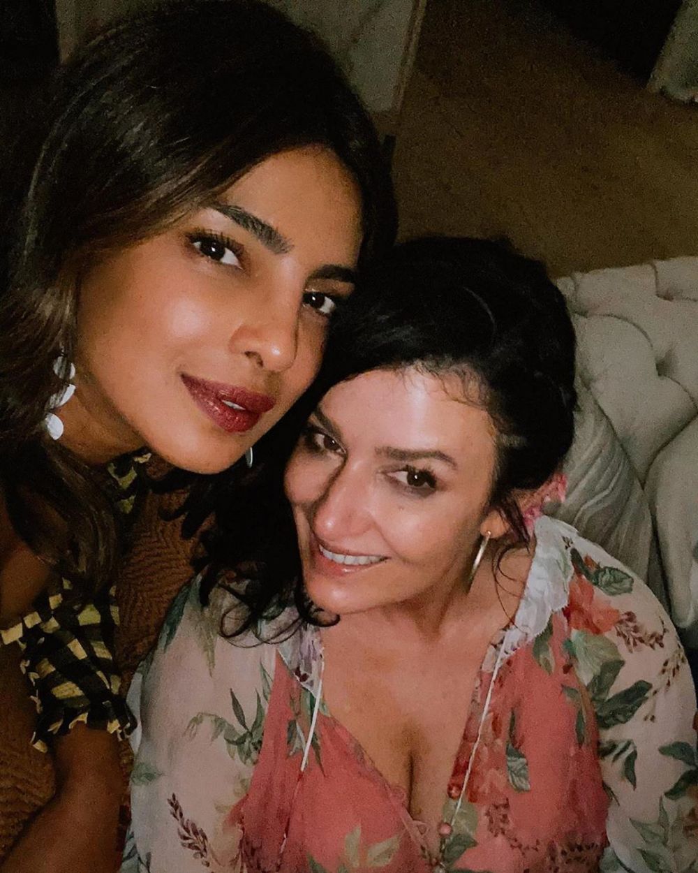 10 Adu Pesona Aishwarya Rai Vs Priyanka Chopra, Dinikahi Berondong