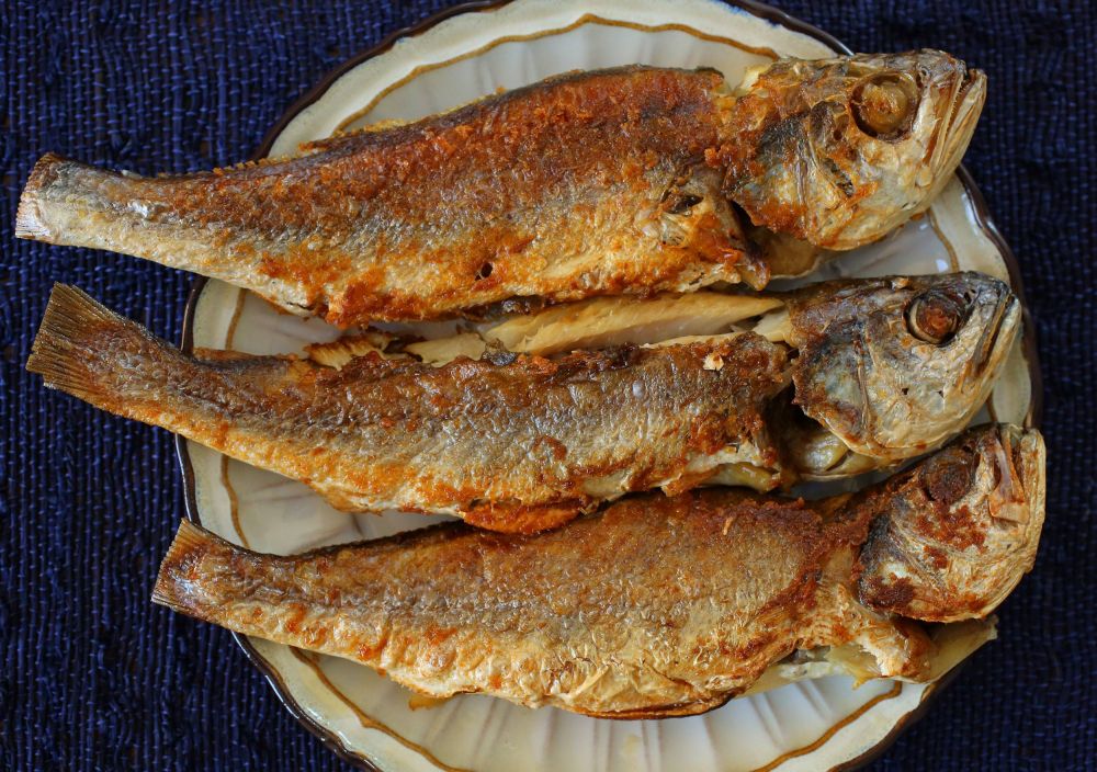 5 Tips Menggoreng  Ikan  agar Tidak Lengket di Wajan
