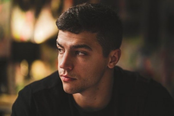 5 Tips Penting yang Bisa Bantu Tumbuhkan Rambut, Disimak Bro!