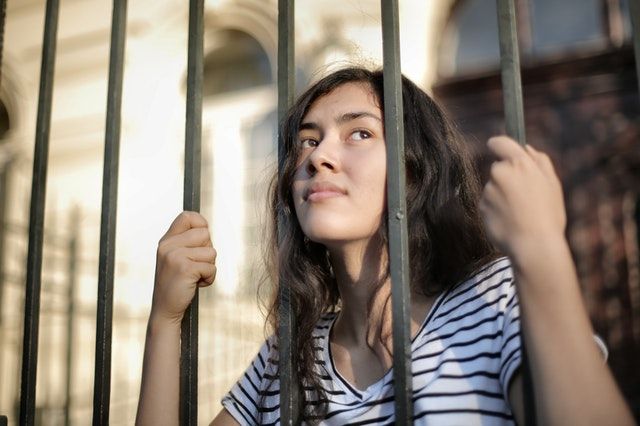 Melankolis, 5 Zodiak Cewek Ini Kerap Menyimpan Luka Lama dalam Hatinya