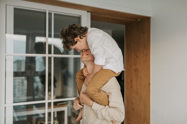 Sosok Family Man, 5 Zodiak Ini Kerap Dapat Julukan The Best Dad Lho!
