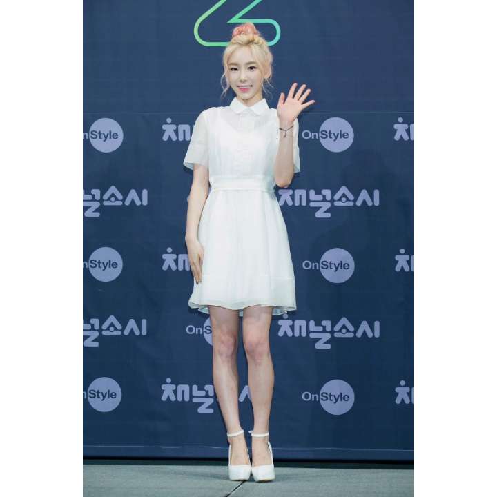 10 Ide Padu Padan Outfit Putih ala Taeyeon SNSD, Girly hingga Tomboi!