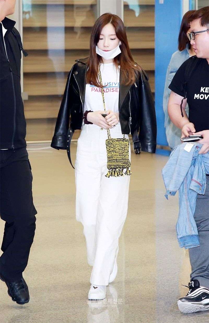 10 Ide Padu Padan Outfit Putih ala Taeyeon SNSD, Girly hingga Tomboi!