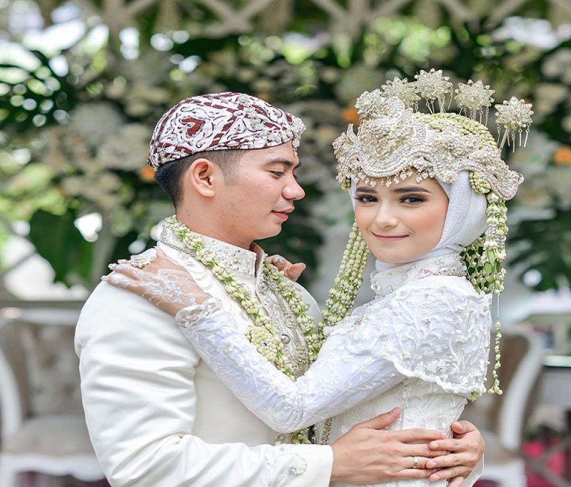 9 Potret Gaya Bumil Nadya Mustika, Istri Rizki DA
