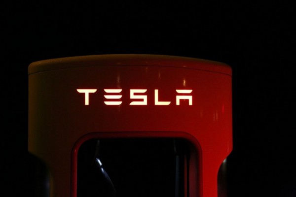 Tesla Pengin Banget Garap Power Bank Esktra Besar di Indonesia