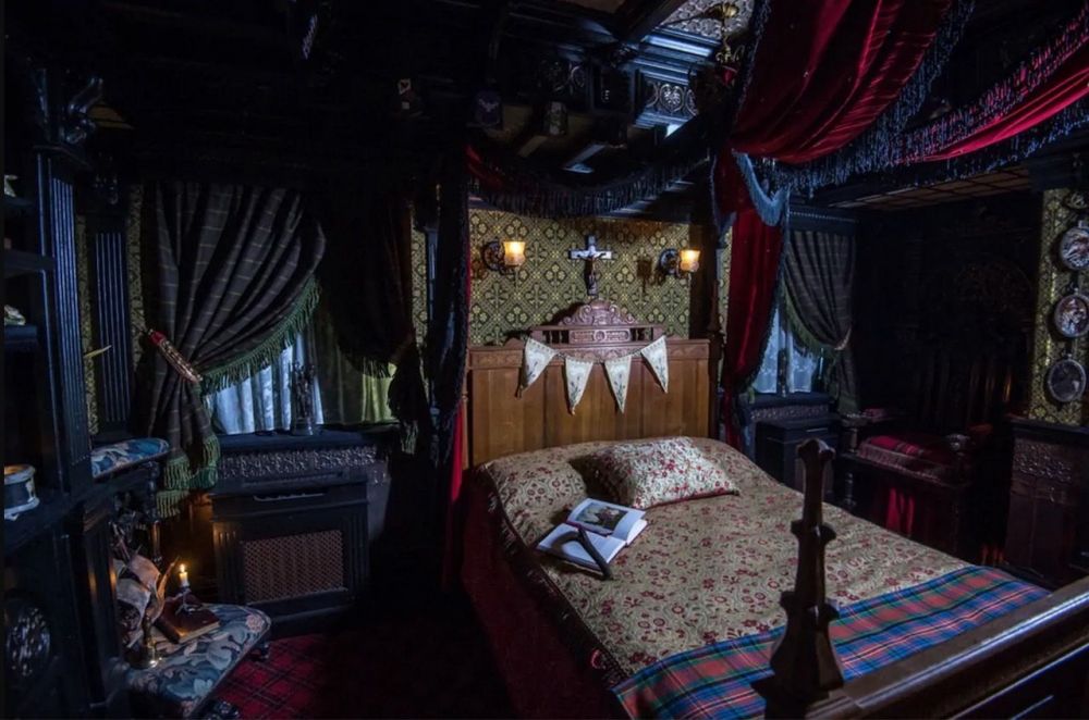 Airbnb Tawarkan 8 Penginapan Berhantu untuk Halloween, Berani Coba?