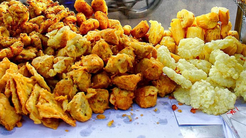 Pedagang Pasar Karangayu Berdesakan Beli Minyak Curah, Dijual Rp12.500