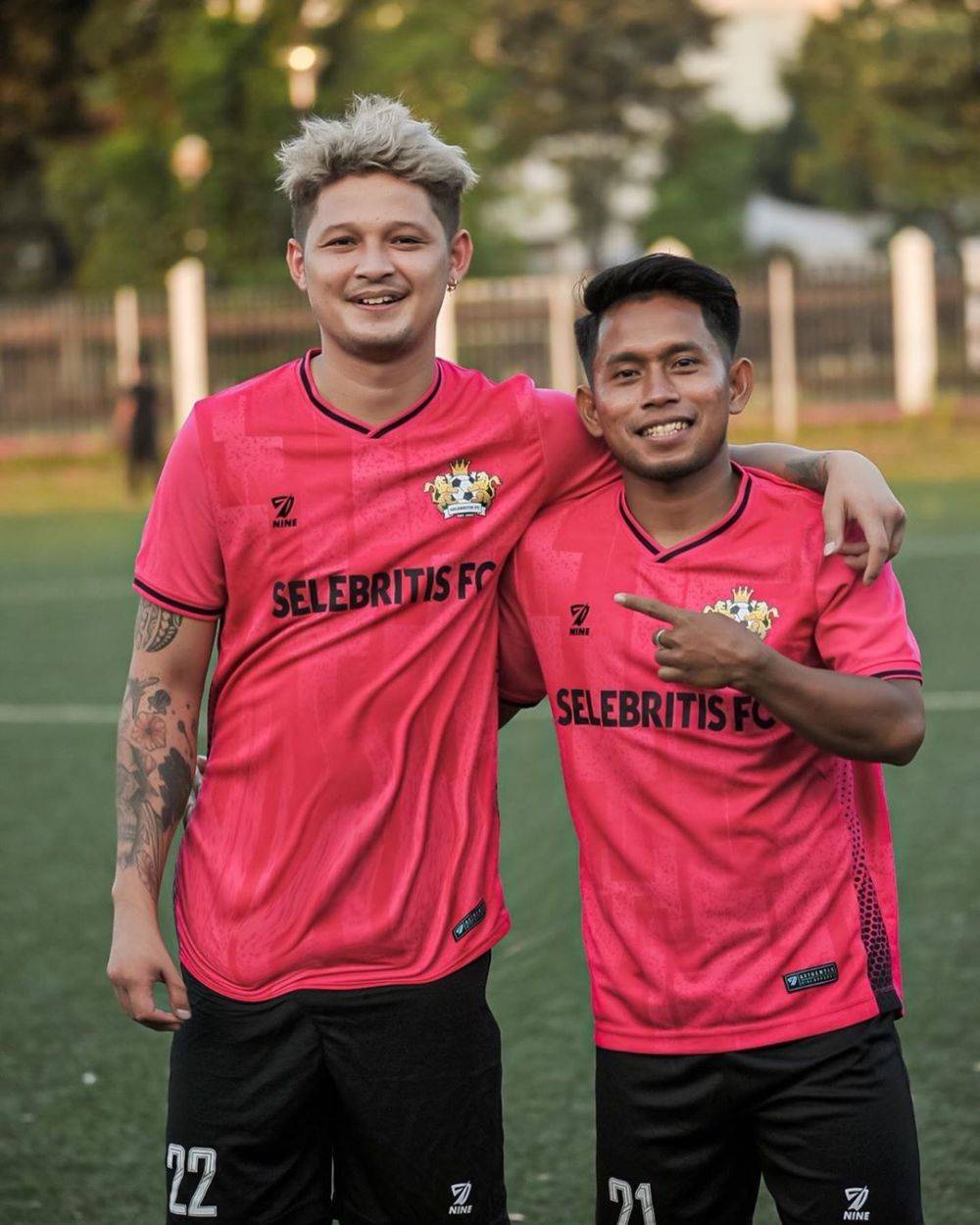 Kini Jadi Artis, 9 Potret Syamsir Alam Main Bola Di Tim Selebritis FC