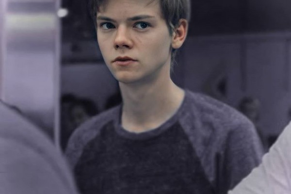 10 Potret Thomas Brodie-Sangster yang Kian Memesona di Usia 30 Tahun