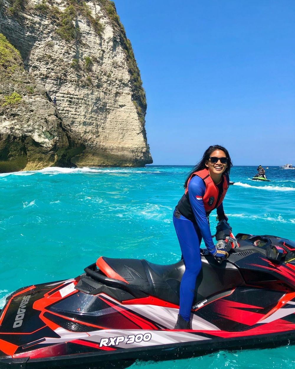 Sporty Banget Ini 9 Potret Anindya Kusuma Putri Saat Main Jet Ski