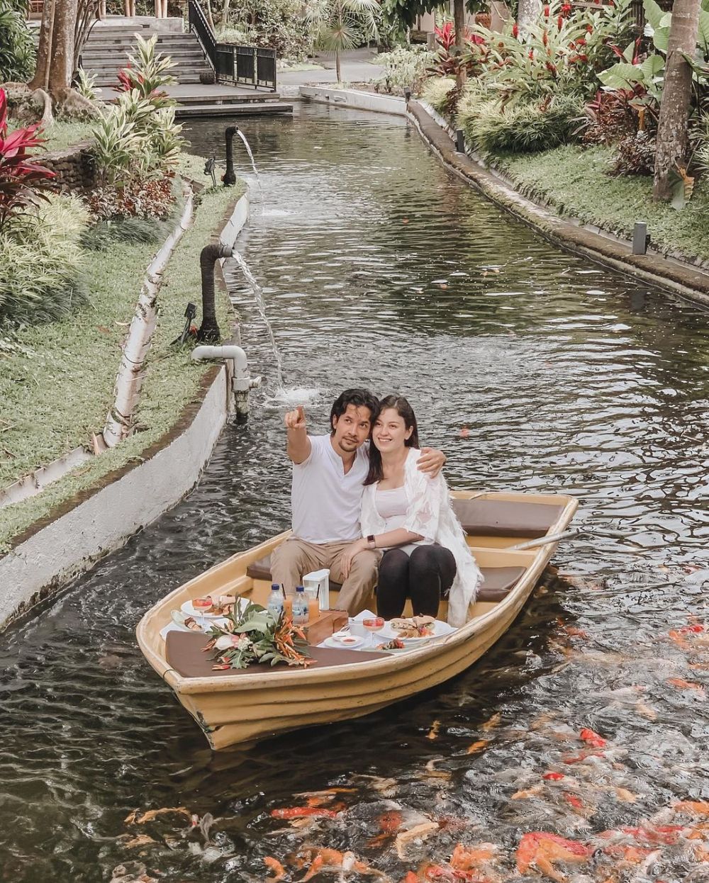 Kisah Cinta Romantis 10 Pasangan Artis Sama-sama Blasteran Eropa