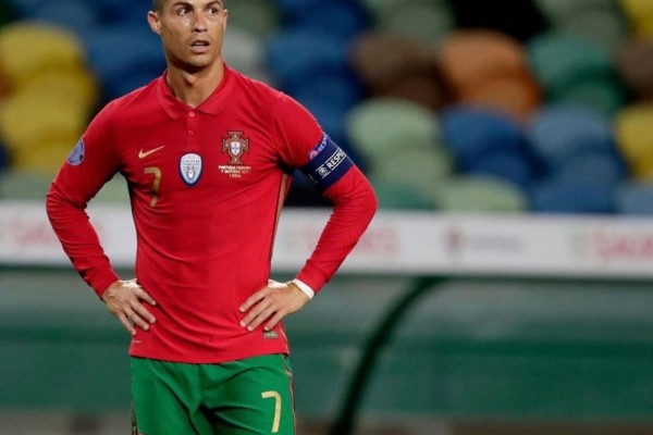 Ban Kapten Dilempar Ronaldo, Dilelang untuk Pengobatan Bayi
