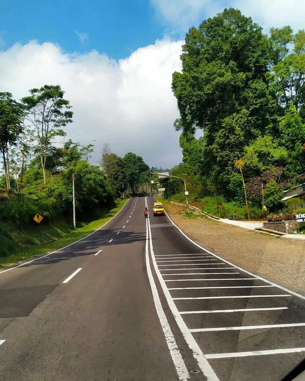 Pemprov Jabar Pastikan Perbaiki 10 Jalan Rusak di 6 Kabupaten