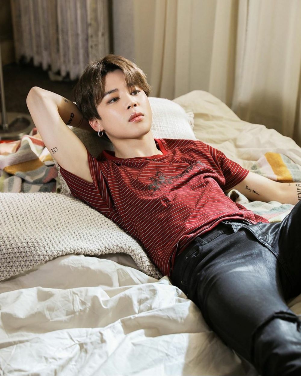 Genap 26 Tahun 10 Potret Jimin Bts Yang Kian Dewasa Dan Memikat 