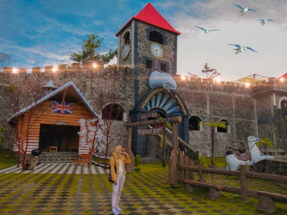 Menelusuri Negeri Dongeng The Lost World Castle di Lereng Merapi 