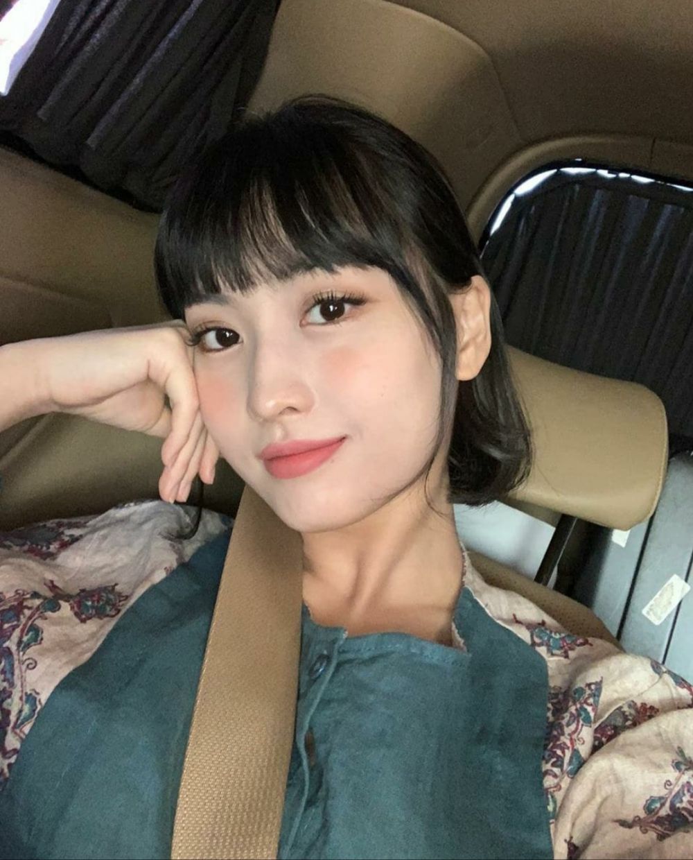 10 Pesona Momo Twice Dengan Rambut Pendek Bak Boneka Hidup