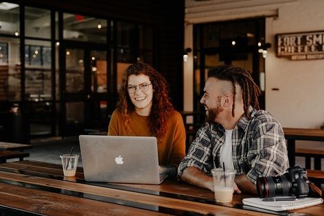 Saat yang Lain Nyinyir, 5 Zodiak Ini Lihat Sisi Positif Orang Lain