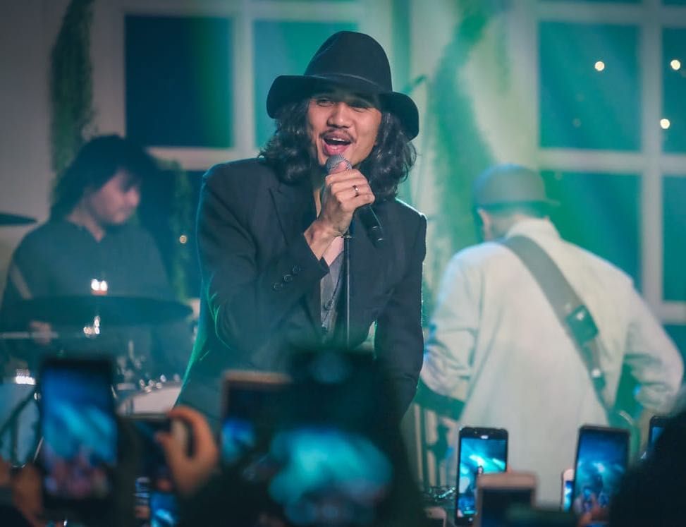 9 Nama Asli Vokalis Band Indonesia yang Tak Banyak Diketahui Orang