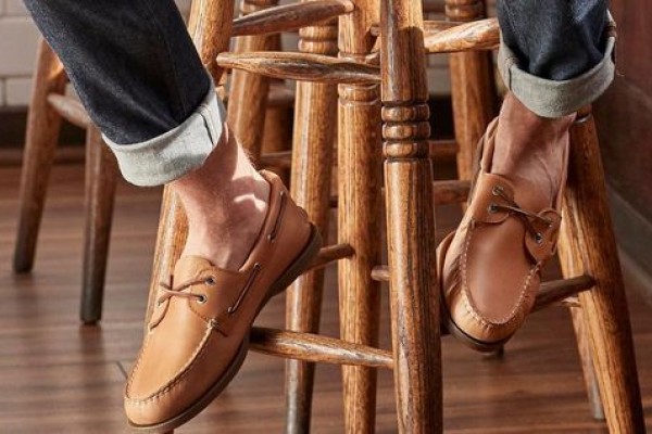 Catat Bro, 5 Sepatu Ini Paling Cocok Kamu Pakai dengan Jeans
