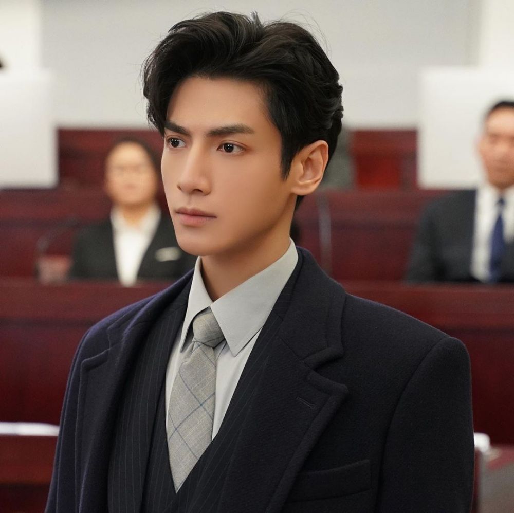 10 Potret Leo Luo Si Direktur Rupawan di CDrama 'Love Is Sweet' .