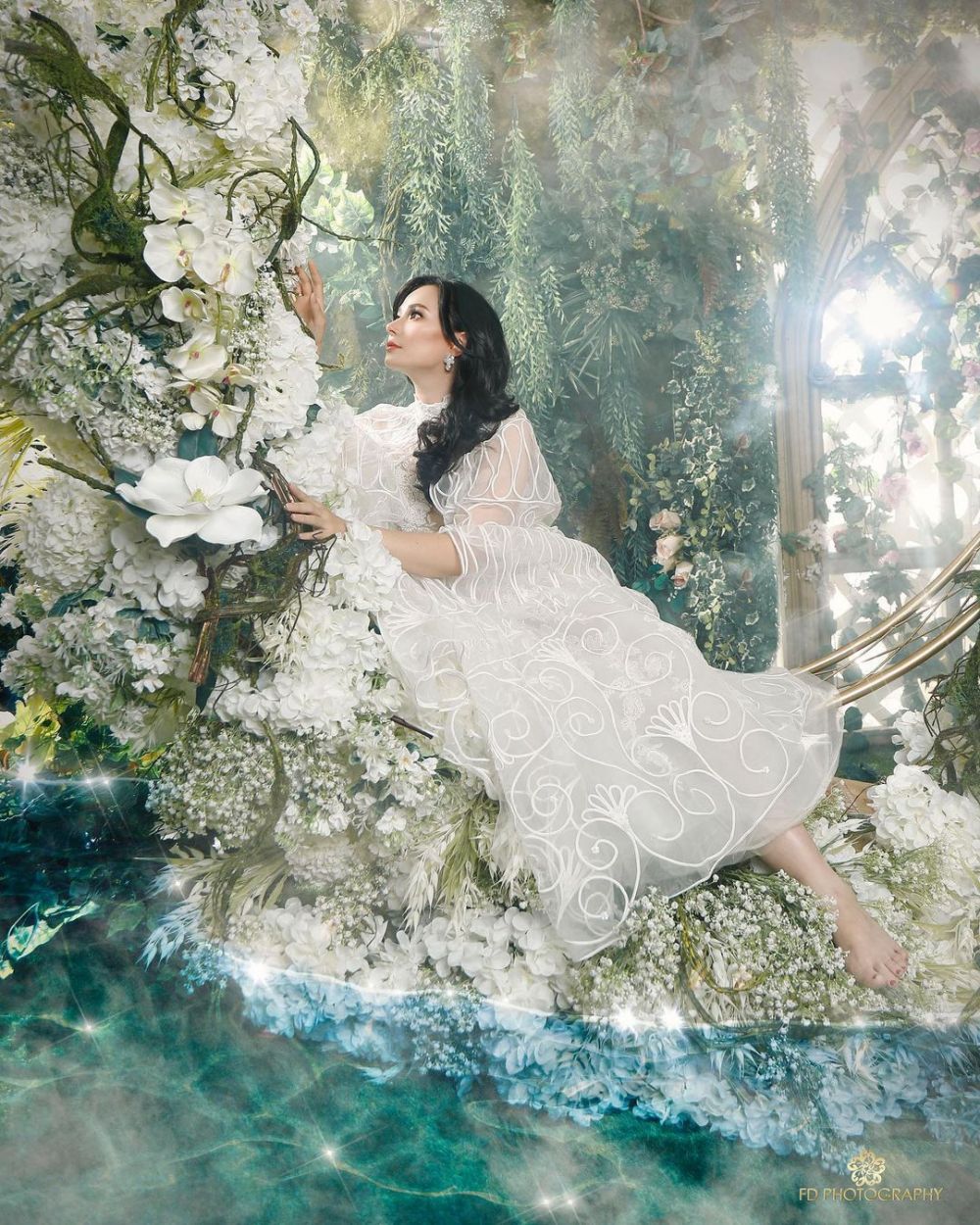 10 Pemotretan Artis Bertema Bidadari, Anggun Berasa Ingin Terbang