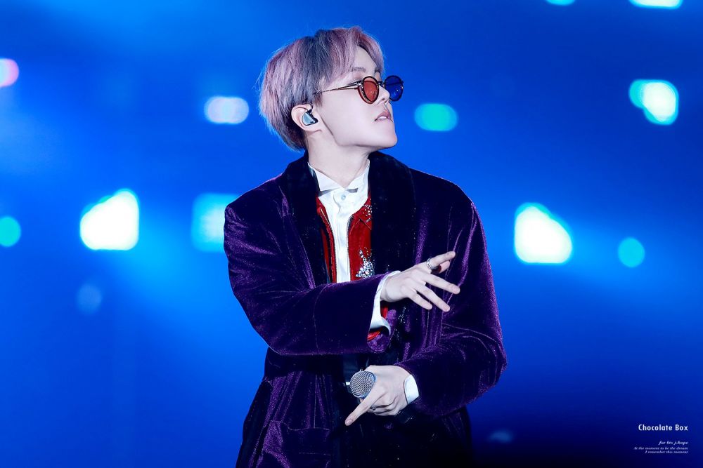 10 Potret Side Profile J-Hope BTS yang Penuh Karisma