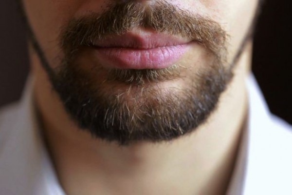 6 Tips Alami untuk Mencerahkan Bibir Hitam di Rumah, Wajib Coba Bro!