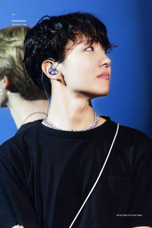 10 Potret Side Profile J-Hope BTS yang Penuh Karisma