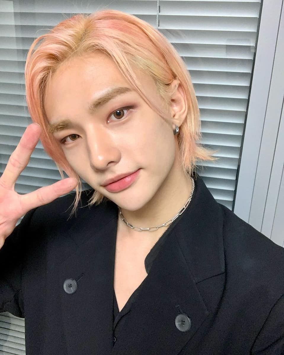 10 Pesona Hyunjin Stray Kids Dengan Rambut Pink Bak Karakter Anime