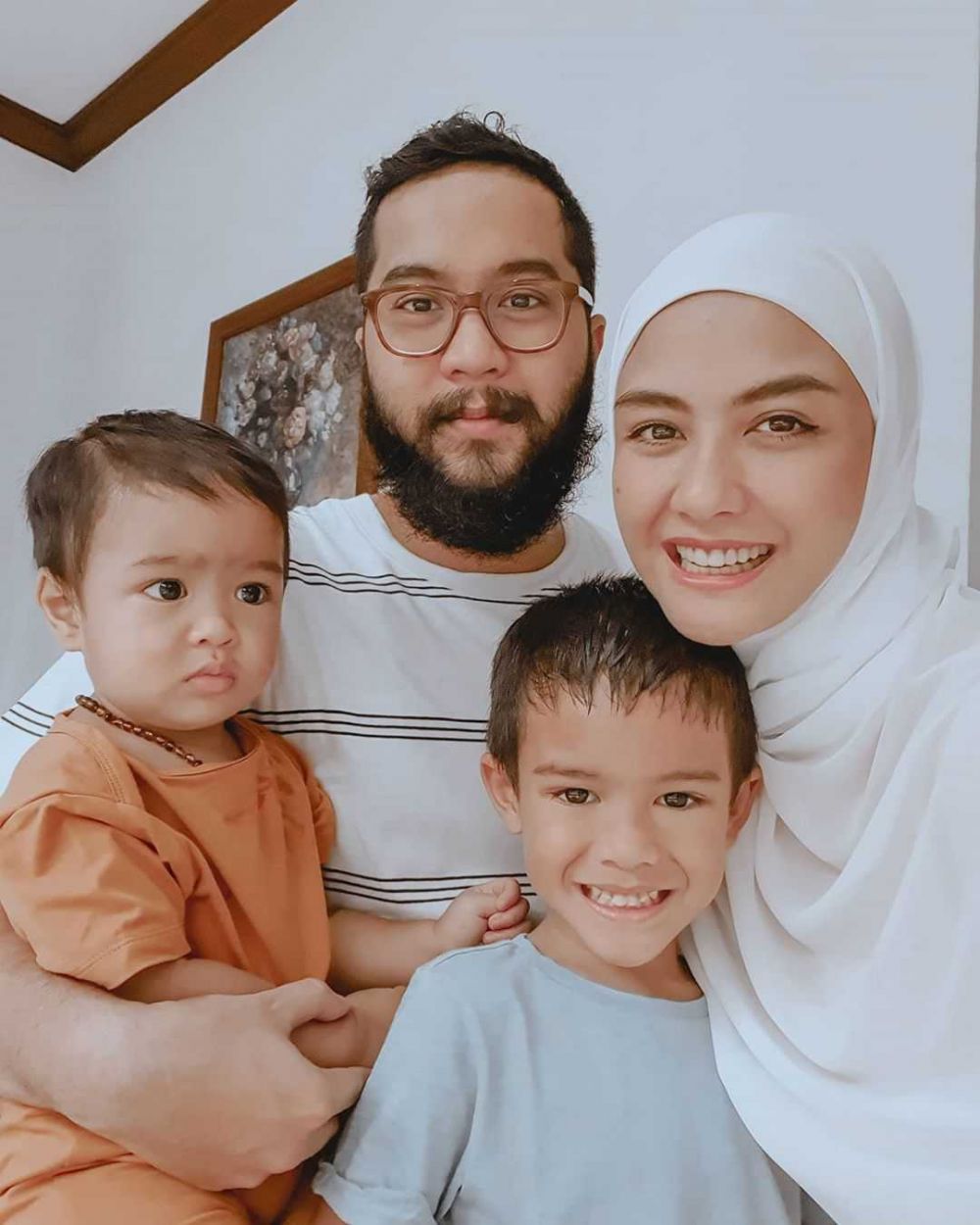 Lama Vakum di TV, 10 Potret Terkini Revalina S Temat Jadi Ibu Dua Anak