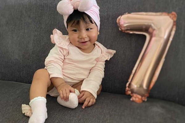 10 Potret Imut Adelynn, Putri Kecil Gwen Priscilla yang Bikin Gemas!