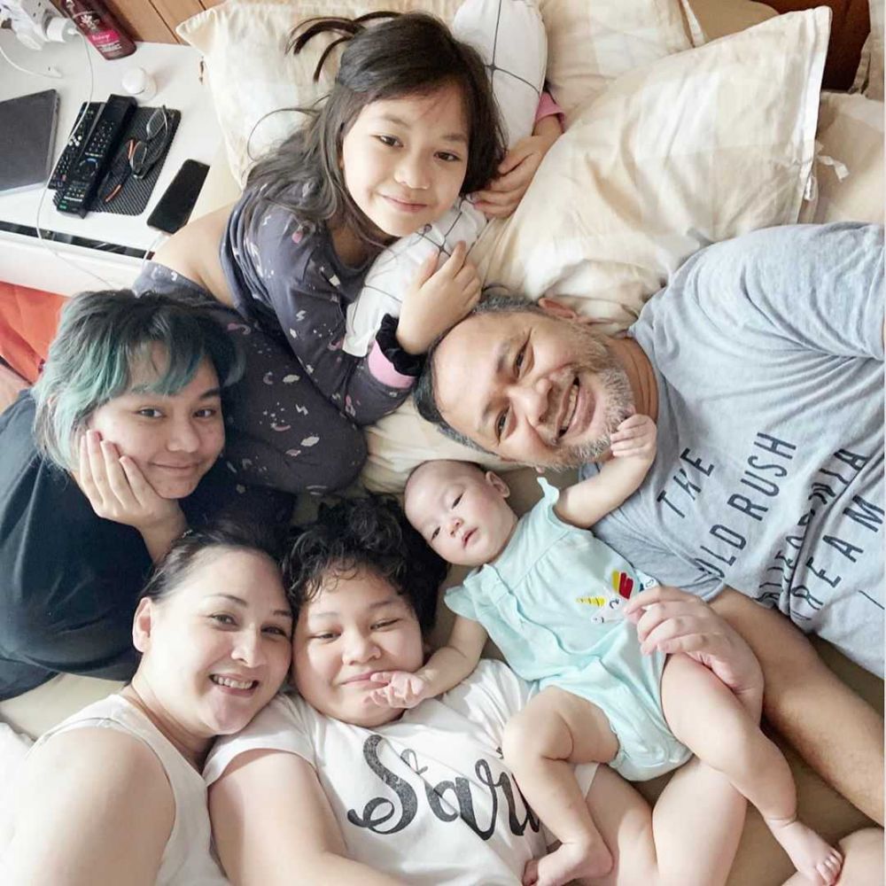 10 Potret Kompak Keluarga Mona Ratuliu dan Indra Brasco, Family Goals!