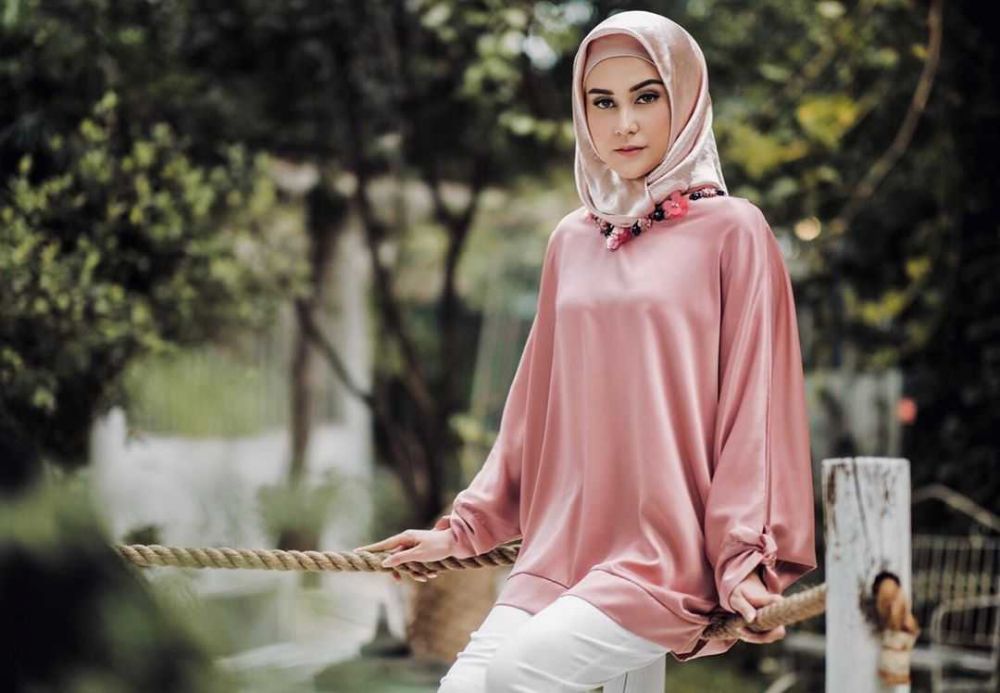 10 Potret Anggun Vicy Melanie, Istri Kevin Aprilio Dalam Balutan Hijab