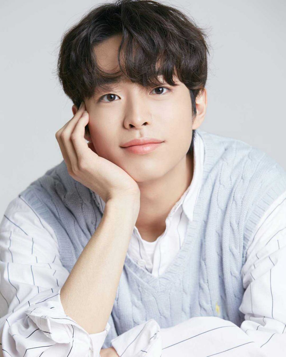 10 Potret Choi Yoon Je, Aktor Rookie yang Debut Lewat KDrama ‘Search’