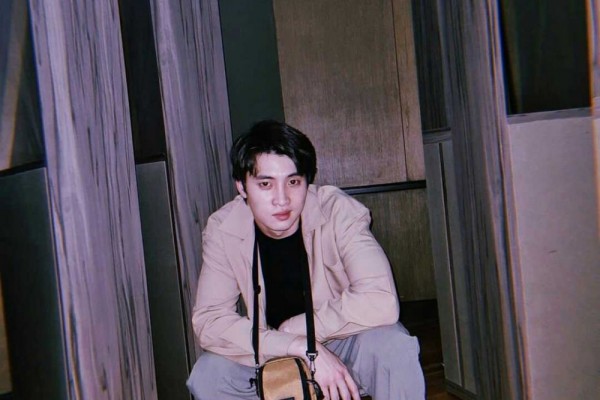 9 Ide OOTD Kekininan ala Aktor Thailand, Phiravich Attachitsataporn