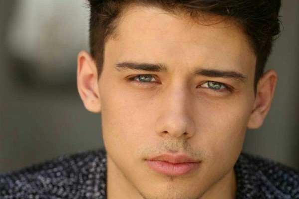 9 Potret Uriah Shelton, Aktor 'Looking for Alaska' yang Memesona