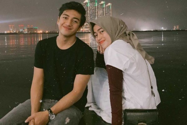 Sering Dikira Pacaran 10 Potret Sibling Goals Harris Vriza Dan Adik