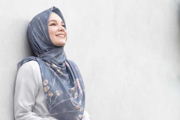 Dapat Hidayah, 10 Artis Ini Mantap Hijrah setelah Alami Cobaan Hidup