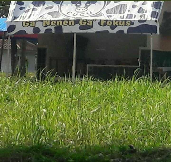 15 Papan Nama Jualan Makanan Ini Nyeleneh Sekaligus Bikin Bingung!