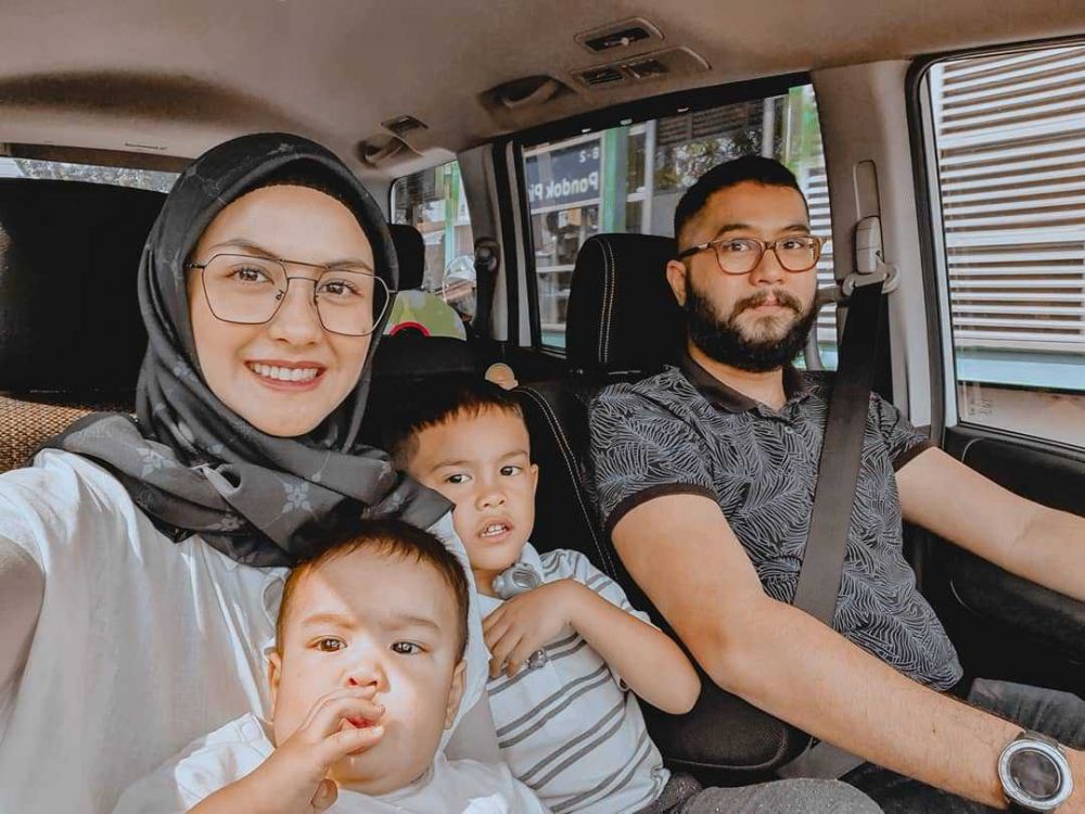 Lama Vakum di TV, 10 Potret Terkini Revalina S Temat Jadi Ibu Dua Anak