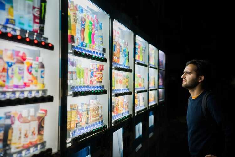 6 Alasan di Jepang Ada Banyak Vending Machines, Efisien Banget!