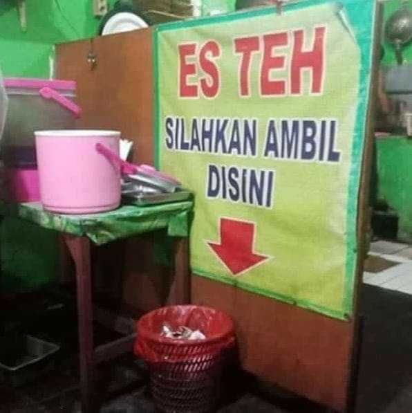 15 Papan Nama Jualan Makanan Ini Nyeleneh Sekaligus Bikin Bingung!