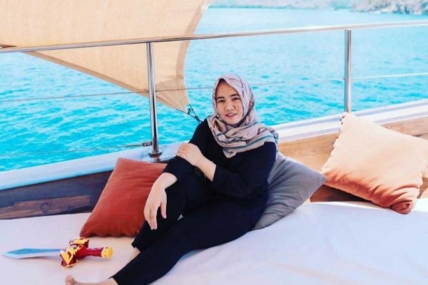 10 Gaya Liburan Shela Lala, Pengasuh Rafathar yang Gak Kalah Hits!