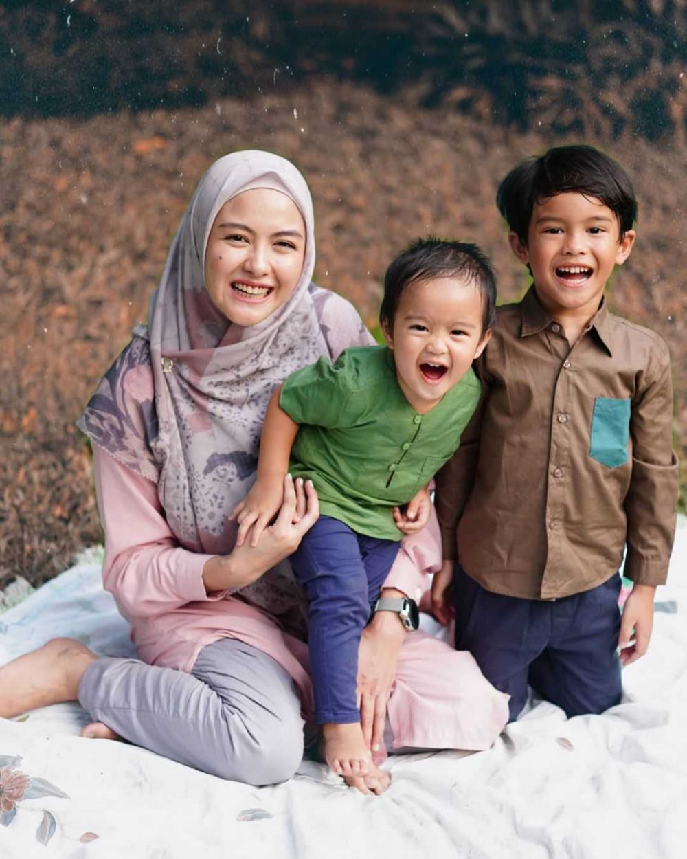 Lama Vakum di TV, 10 Potret Terkini Revalina S Temat Jadi Ibu Dua Anak